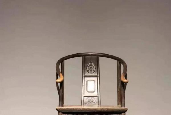 髹黑漆軟屜壽字紋太師椅，原頭圈椅