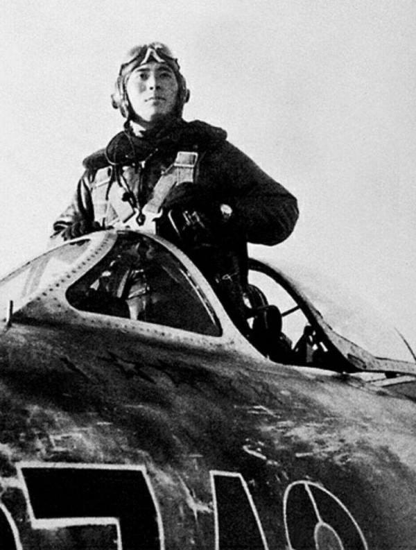 抗美援朝時，有一批隊伍曾秘密援助我國，一旦被抓就立刻開槍自殺