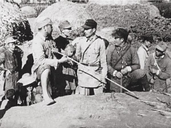 關鍵時刻，小兵下命令：首長，你現在得歸我指揮！讓將軍永生難忘