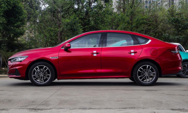 頂配不到10萬，配1.5T引擎，比亞迪秦Pro實力如何？