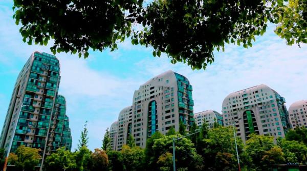 江蘇外形奇葩的小區,被稱為“墓碑樓”,網友:有人敢住嗎? 江蘇外形奇葩的小區,被稱為“墓碑樓”,網友:有人敢住嗎?