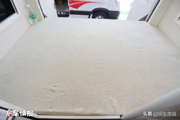 適合老兩口的新款大通V90房車，加入桃木裝飾家電全齊，定價厚道