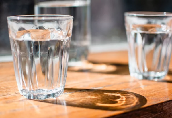 為什麼倡導晨起和睡前要喝水?對健康有啥益處? 為什麼倡導晨起和睡前要喝水?對健康有啥益處?