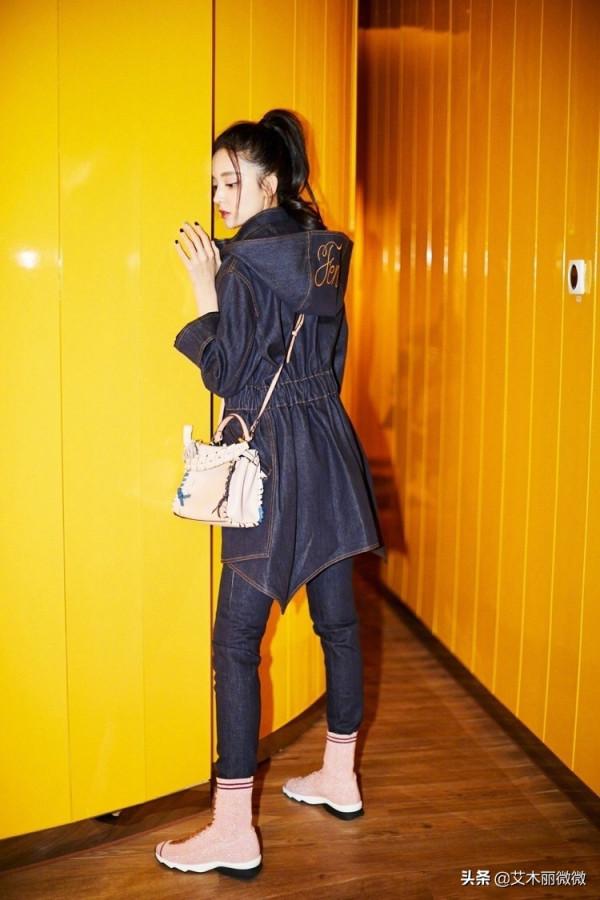 古力娜扎、關曉彤罕見同臺亮相,輸了身高年齡卻贏了氣質,真養眼 古力娜扎、關曉彤罕見同臺亮相,輸了身高年齡卻贏了氣質,真養眼