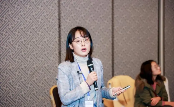 婉拒留洋邀請，被譽為&OpenCurlyDoubleQuote;半導體奇女子&rdquo;，美女科學家為何引來爭議