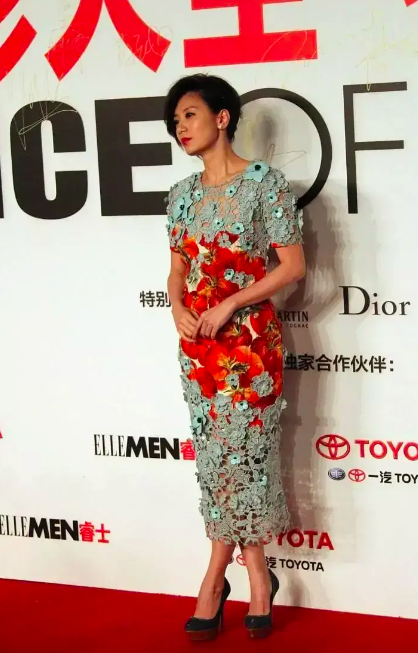 賈靜雯難怪能被評為“最美古裝女神”，穿土味裙仍驚豔，真是高階