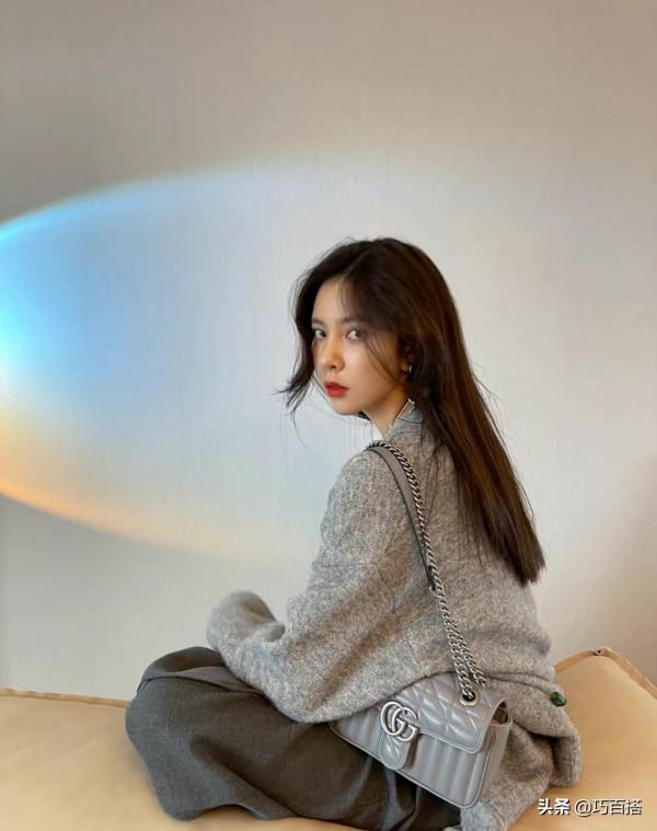 宋妍霏好會穿！私服造型簡單舒適，乾乾淨淨適合秋季