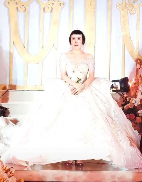 網紅孫書梅的開掛人生,從身無分文到月入千萬,56歲嫁小16歲男友 網紅孫書梅的開掛人生,從身無分文到月入千萬,56歲嫁小16歲男友