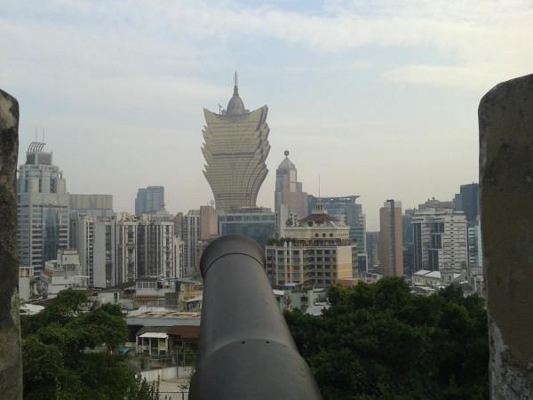 上海賣地，董秘“玩”減持！華僑城怎麼了？