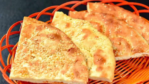 新疆烤饢，在家自己做著吃也方便，金黃酥脆，教你做兩種口味