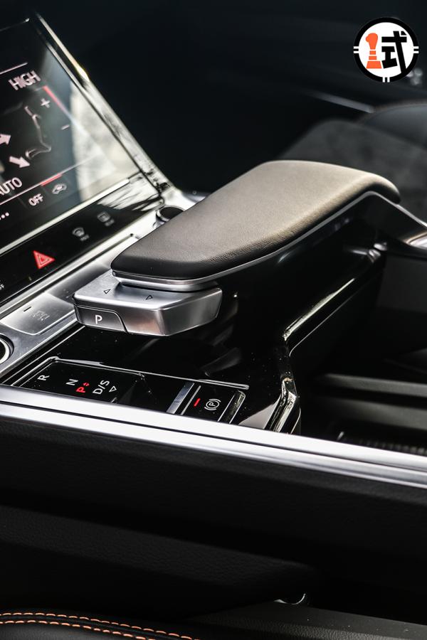 百年後的觸電新生，奧迪決定玩點不一樣的丨新試角