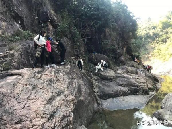 探幽臥龍峽，領略旖旎的山光水色