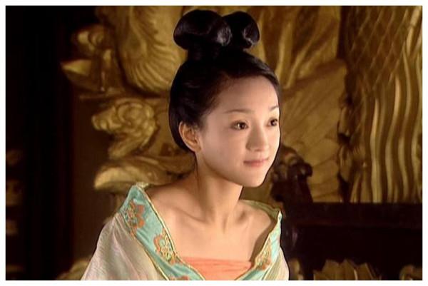 強行裝嫩的八位女明星，章子怡、周迅在列，扮相太過辣眼睛