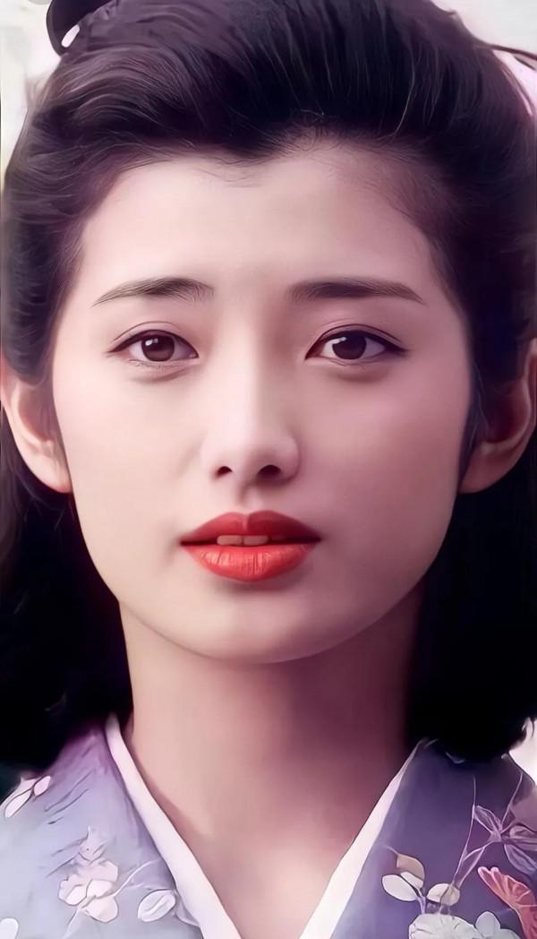 曾紅遍全世界的日本櫻花女神山口百惠，為愛隱退