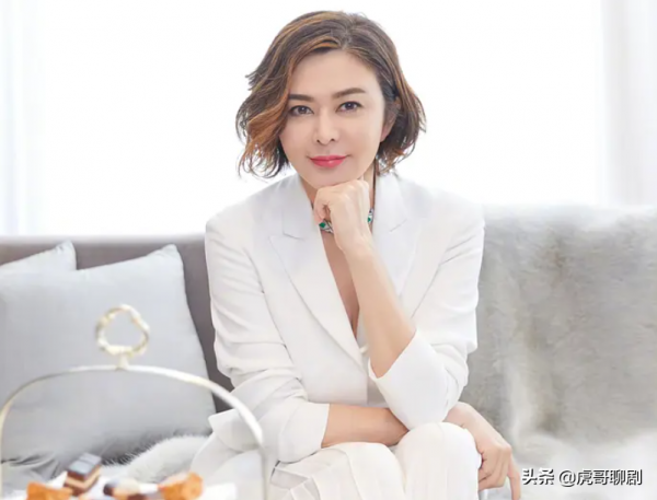 18歲出道至今，“富豪收割機”關之琳，至今60歲還單身一人