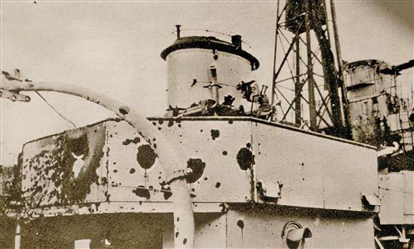 英國軍艦擅闖我國領土，毛主席當即下令：不必請示，直接開炮