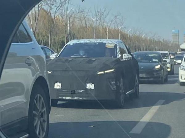 90秒車訊｜疑似蔚來ET5諜照曝光 坦克500 HEV車型亮相