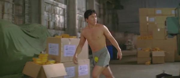 “人傻錢多”的成龍：被楊受成戲耍，請客花1600萬，包店只為報仇