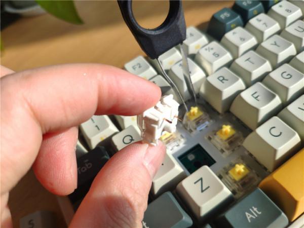 三模無縫切換、RGB炫彩背光——米物Z870機械鍵盤體驗