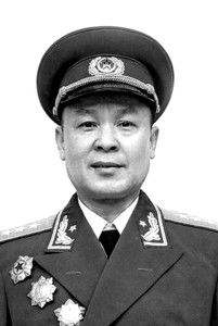 打仗傷亡大,師長提意見,許世友回覆:我的指揮確實有問題 打仗傷亡大,師長提意見,許世友回覆:我的指揮確實有問題