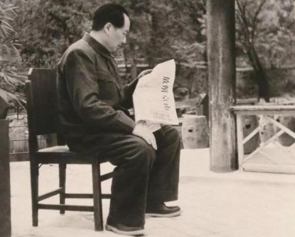 53年毛主席考察長江流域,得知到達安慶,毛主席深思片刻宣佈停船 53年毛主席考察長江流域,得知到達安慶,毛主席深思片刻宣佈停船