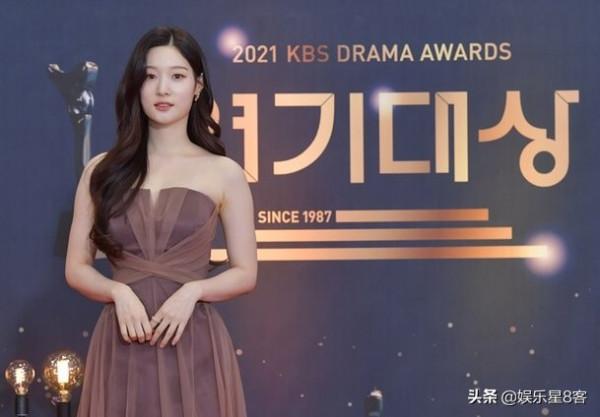 最佳允兒VS最差全昭旻！年末頒獎禮韓國女明星時尚點評