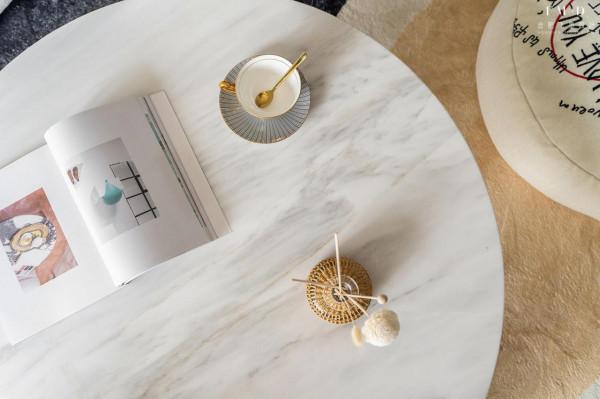 精裝的豬肝紅地板和櫃體越看越添堵,業主堅持改造:9萬塊沒白花 精裝的豬肝紅地板和櫃體越看越添堵,業主堅持改造:9萬塊沒白花