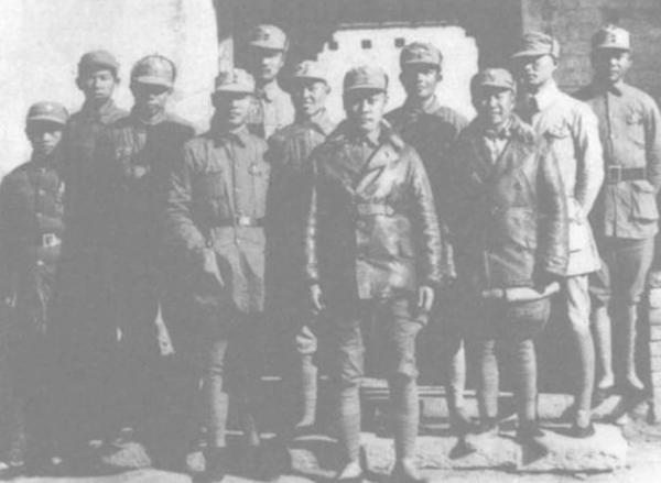 鄧小平沒上過軍事學校,卻指揮千軍萬馬,劉伯承:他打仗不講規矩 鄧小平沒上過軍事學校,卻指揮千軍萬馬,劉伯承:他打仗不講規矩