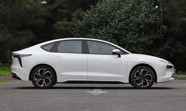 雷諾攜手江鈴集團，旗下首款車型官圖曝光，尾燈為畫龍點睛之筆