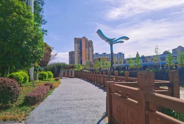 &OpenCurlyDoubleQuote;仙氣&rdquo;繚繞 or 五彩斑斕 不同狀態、顏色的名山，您中意嗎