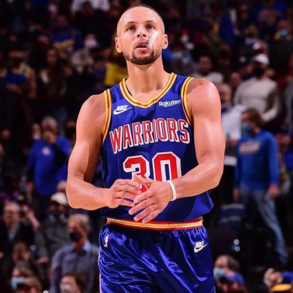 安東尼、庫裡、莫蘭特領銜,本賽季發揮亮眼的10位“老中青”球星 安東尼、庫裡、莫蘭特領銜,本賽季發揮亮眼的10位“老中青”球星