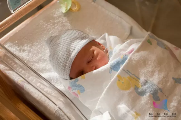 發燒，捂一捂出身汗就好了？超過40℃，真會燒壞腦子？解答來了