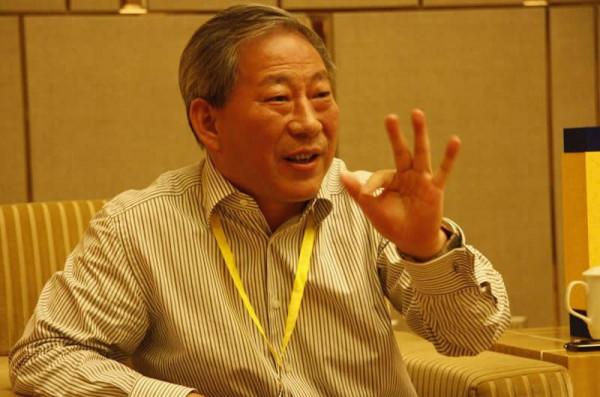 超生二胎改變命運！本是教書匠的他，被迫下海打拼出千億帝國