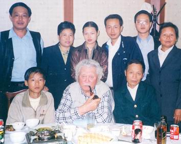 他曾是戴笠得力助手,後遭軍統兩次暗殺,解放後逃往香港生下成龍 他曾是戴笠得力助手,後遭軍統兩次暗殺,解放後逃往香港生下成龍