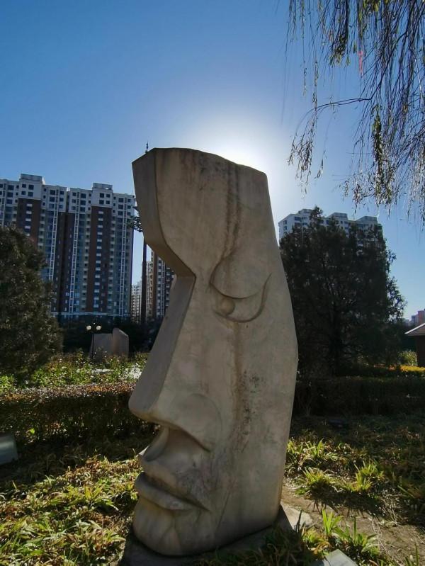 陽光下漫步北京國際雕塑公園（五）