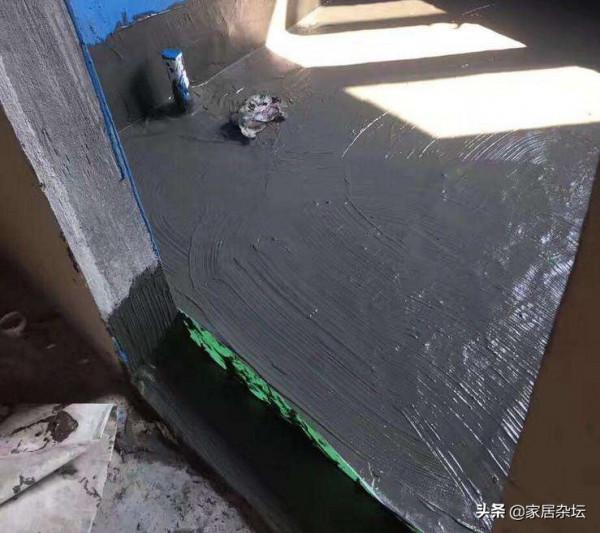 衛生間門口和牆面另一側潮溼起皮，為什麼？怎麼處理？看看這些