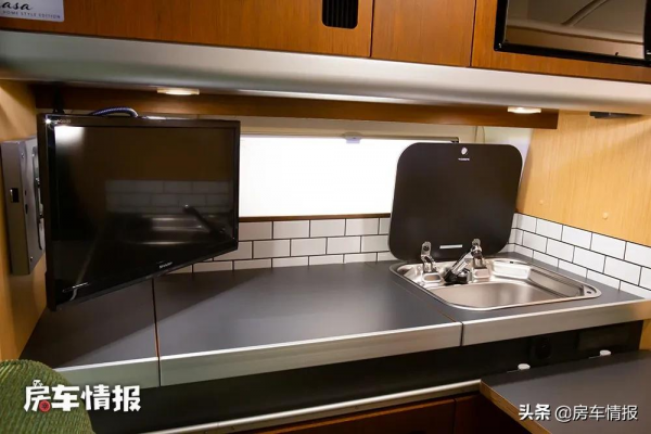 帶四驅的豐田海獅房車,6座設計還有廚房,3米長超大通鋪住著賊爽 帶四驅的豐田海獅房車,6座設計還有廚房,3米長超大通鋪住著賊爽