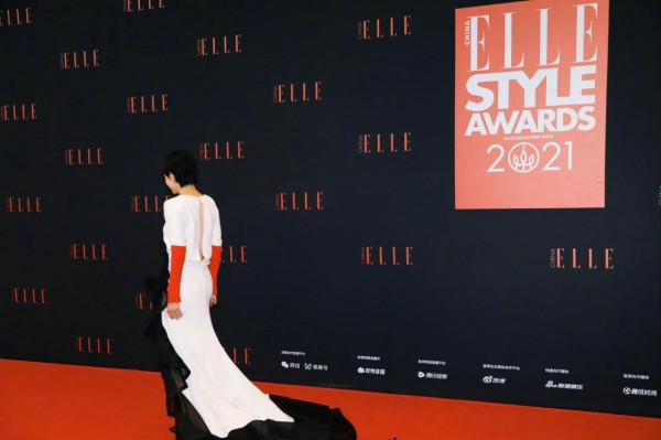 孫儷成不內卷第一人！再穿高定變紅毯大贏家，劉雯穿香奈兒卻翻車