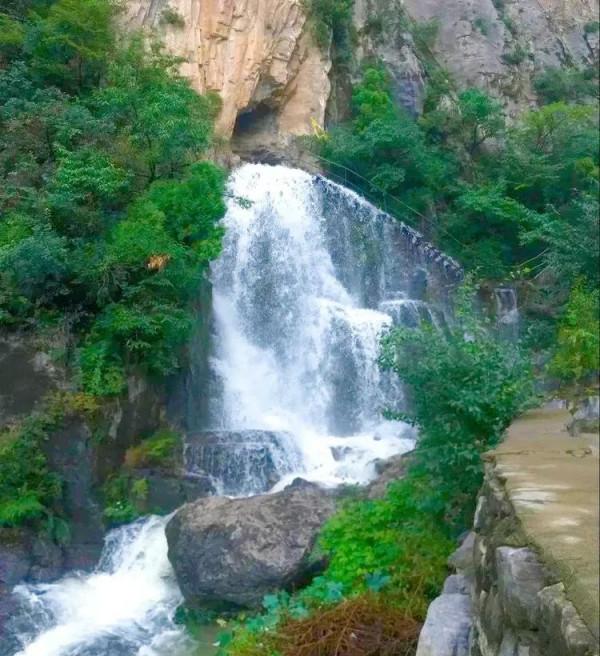 關山盤絲洞，傳言有牧民從河南洞口進穿越到山西出