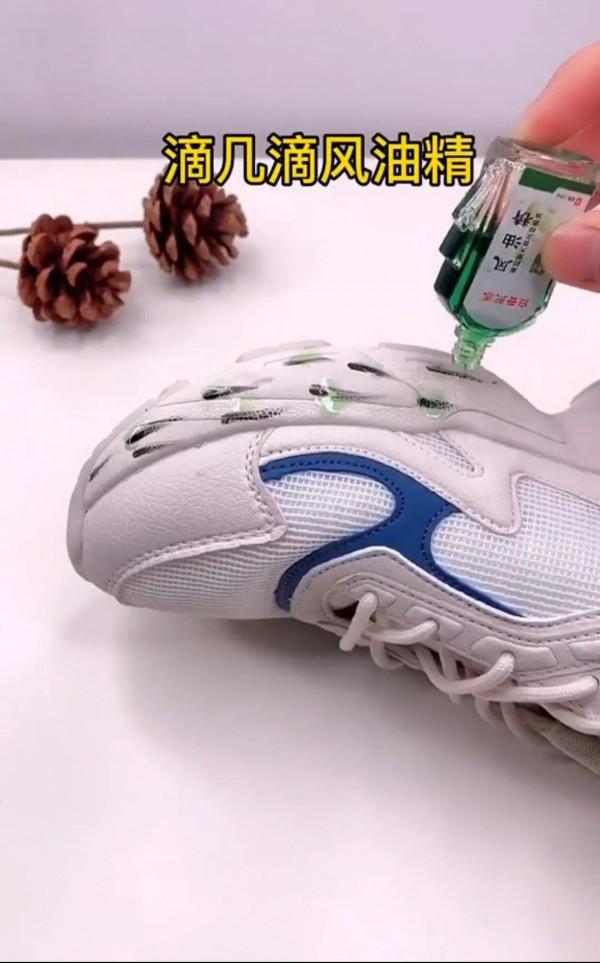 白鞋穿久了容易變髒，教你一招輕鬆清洗，再也不用擔心白鞋變髒了