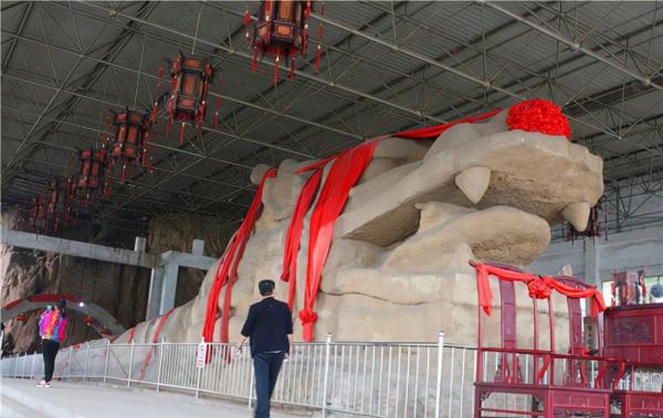 1988年，河北村民挖沙，挖出300多米石頭巨龍，專家研究至今