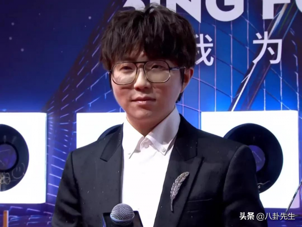 音樂盛典紅毯明星未ps狀態:薛之謙臉圓,鬱可唯卡粉,金子涵發福 音樂盛典紅毯明星未ps狀態:薛之謙臉圓,鬱可唯卡粉,金子涵發福