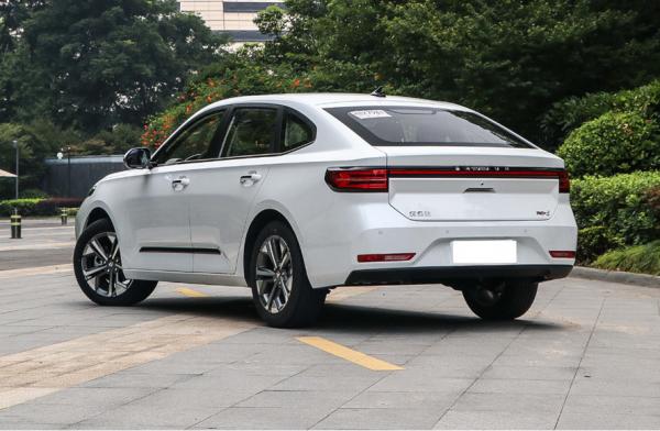 手握10w買家用車，年輕人繞不開的3款車，寶駿、本田、長安各一款