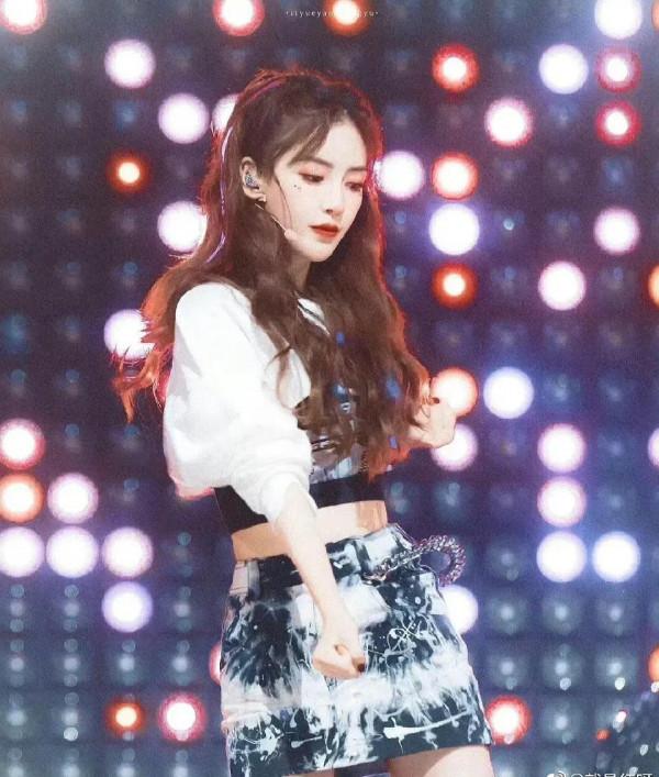 林一拿Angelababy照片做朋友圈封面,來感受一下美貌暴擊吧 林一拿Angelababy照片做朋友圈封面,來感受一下美貌暴擊吧