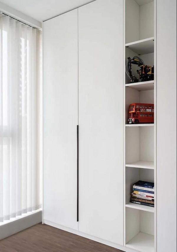 走進她家，才知道什麼叫簡約大氣，光一個餐廳就把我迷住，曬曬