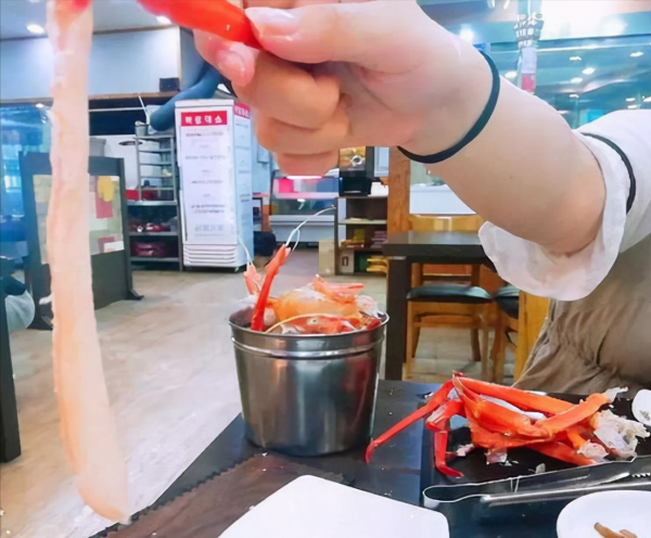 安徽6個女孩去自助餐廳,進店直奔螃蟹櫃檯,吃掉154只螃蟹欲回本 安徽6個女孩去自助餐廳,進店直奔螃蟹櫃檯,吃掉154只螃蟹欲回本