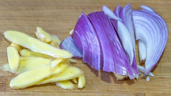 春節小零食，豬肉就要這樣做，麻辣鹹香還拉絲，比新鮮的好吃太多