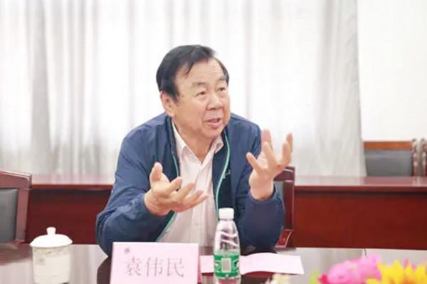 郎平一生恩師袁偉民！82歲高齡身體康健，潛心鑽研書法