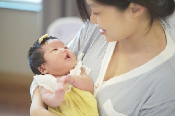 送給我的小小女孩——媽媽的孕期、生產記錄 送給我的小小女孩——媽媽的孕期、生產記錄