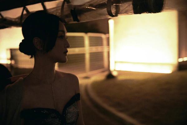 周迅腿短還穿這麼長的禮服!踩15cm“高蹺”裙襬直接拖地,慘翻車 周迅腿短還穿這麼長的禮服!踩15cm“高蹺”裙襬直接拖地,慘翻車